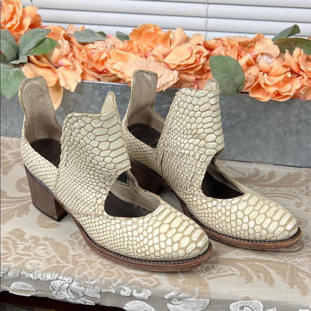 Freebird Blade Booties Size 5 Final Price